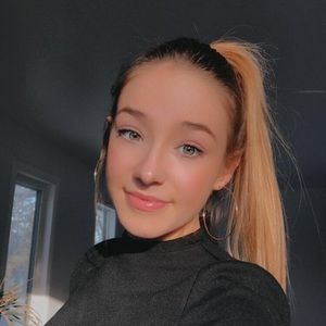 Meet your Posher, Adia